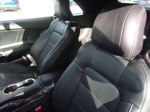 Used 2017 Ford Mustang Premium image 12