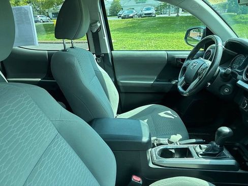 Used 2016 Toyota Tacoma SR5 w/ SR5 Appearance Package (SN) AWD/4WD image 22