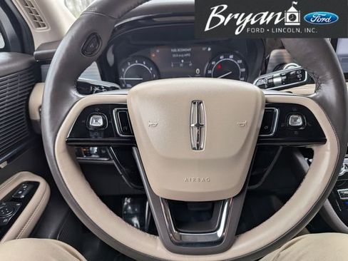 Used 2022 Lincoln Corsair AWD w/ Premium Package image 11