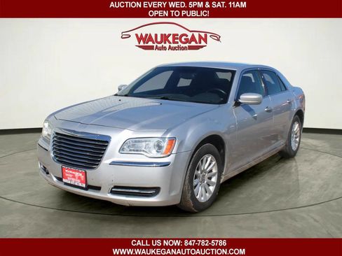 Used 2012 Chrysler 300 image 1