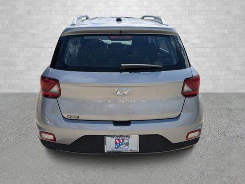 New 2025 Hyundai Venue SEL FWD image 3