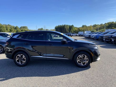 Used 2024 Kia Sportage LX image 2