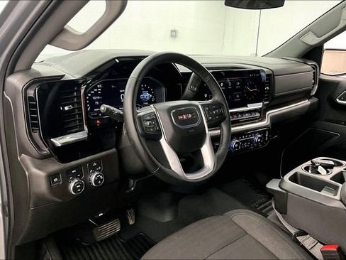 Used 2025 GMC Sierra 1500 SLE AWD/4WD image 17