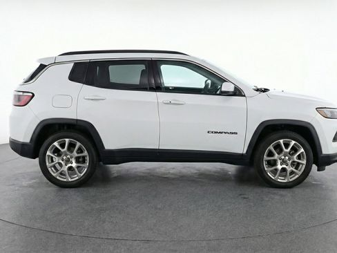 Used 2025 Jeep Compass Limited AWD/4WD image 11
