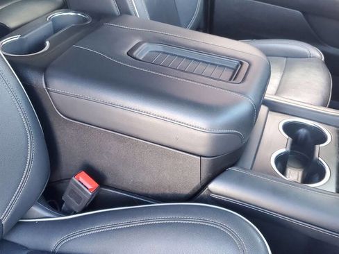 Used 2023 Chevrolet Suburban Premier image 18