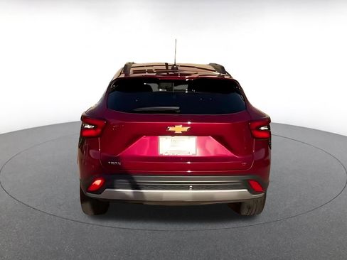 Used 2025 Chevrolet Trax LT image 11