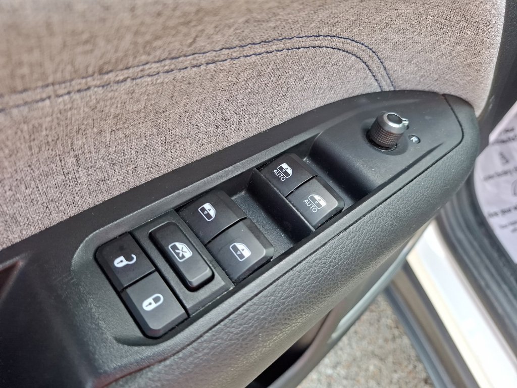 Used 2024 Jeep Compass Latitude AWD/4WD image 12