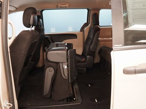 Used 2014 Dodge Grand Caravan American Value Package image 24