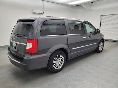 Used 2016 Chrysler Town & Country Limited image 10