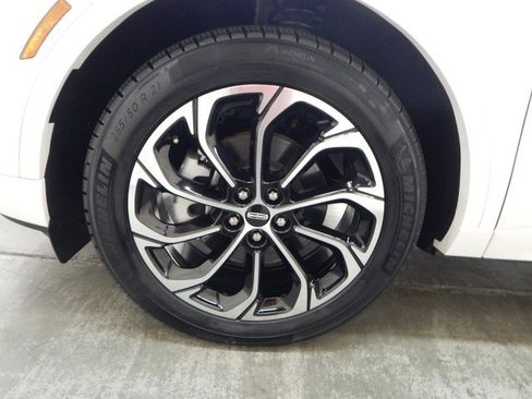 Used 2024 Lincoln Nautilus Reserve w/ Equipment Group 202A image 8