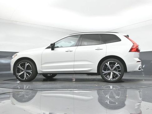 Used 2022 Volvo XC60 B6 R-Design w/ Protection Package Premier image 39