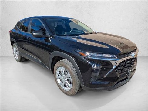 Used 2024 Chevrolet Trax LS w/ Driver Confidence Package image 3