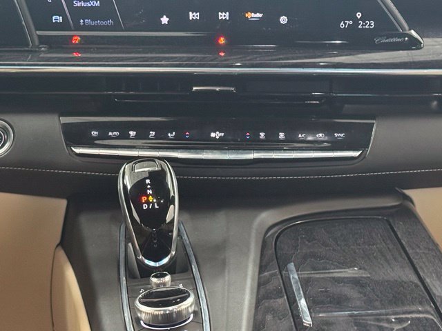 Used 2021 Cadillac Escalade Premium Luxury w/ Performance Package AWD/4WD image 15