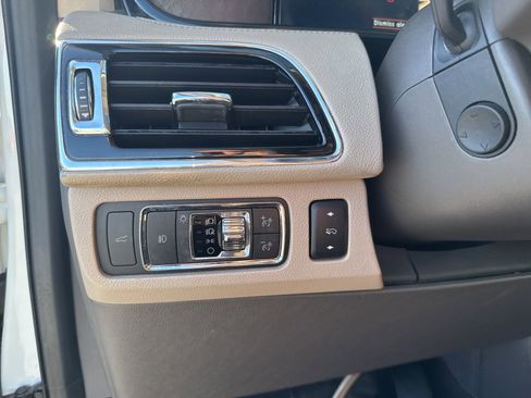 Used 2022 Lincoln Navigator Reserve image 18