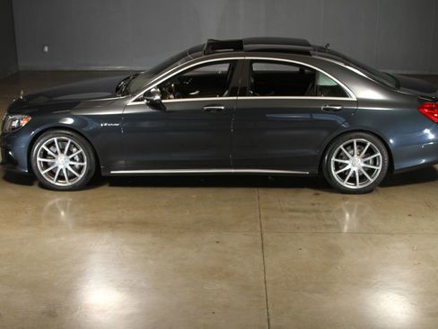 Used 2014 Mercedes-Benz S 63 AMG 4MATIC Sedan w/ Driver Assistance Package image 18