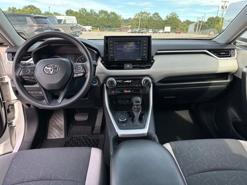 Used 2020 Toyota RAV4 XLE image 18