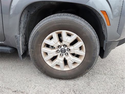 Used 2022 Nissan Frontier SV w/ Technology Package image 5