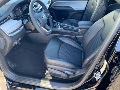 New 2026 Jeep Compass Latitude image 9