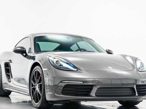 Used 2019 Porsche 718 Cayman S RWD image 3