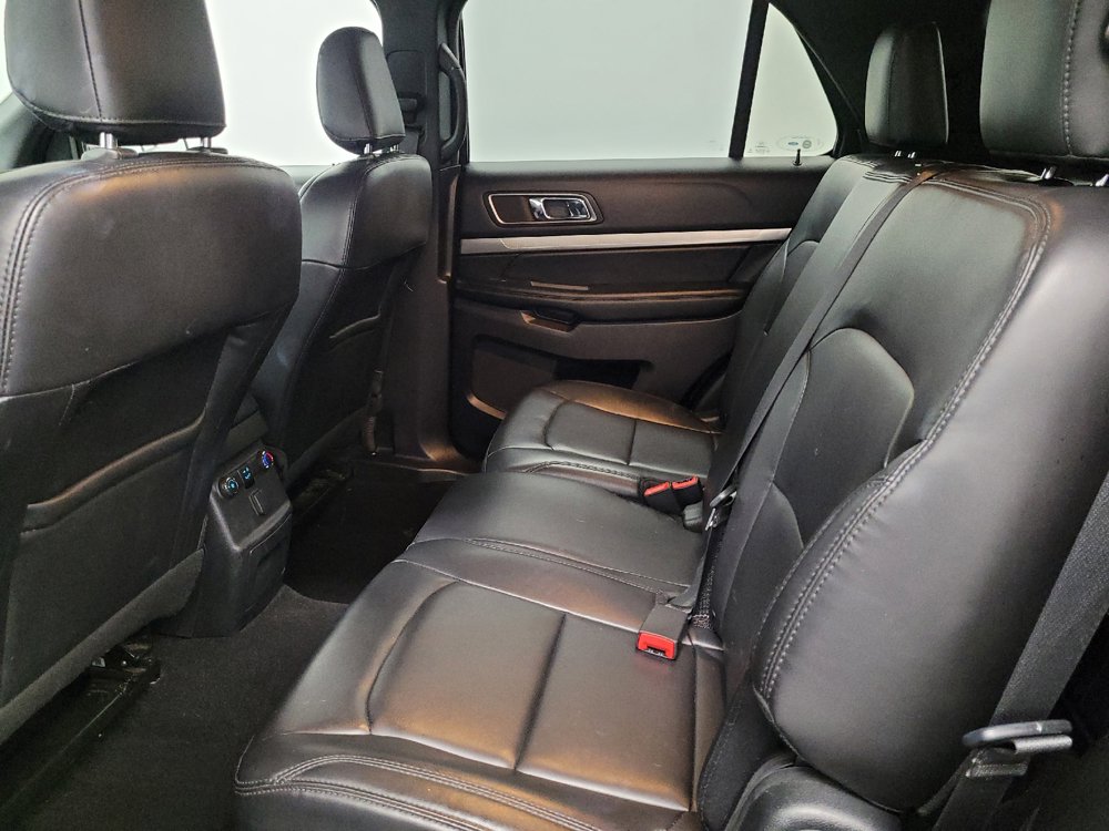 Used 2019 Ford Explorer XLT w/ Equipment Group 202A FWD image 18