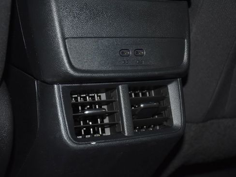 Used 2025 Chevrolet Equinox LT FWD image 24