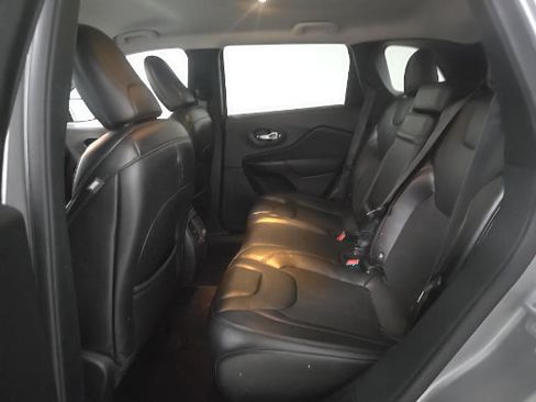 Used 2019 Jeep Cherokee Trailhawk w/ Cold Weather Group AWD/4WD image 11
