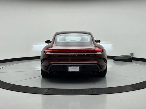 Used 2022 Porsche Taycan image 10