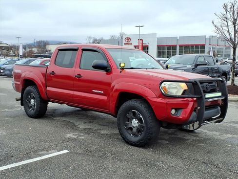 Used 2012 Toyota Tacoma 4x4 Double Cab w/ TRD Off-Road Pkg image 2