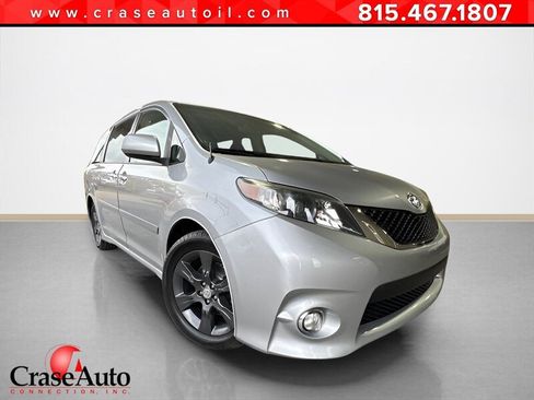 Used 2013 Toyota Sienna SE image 1