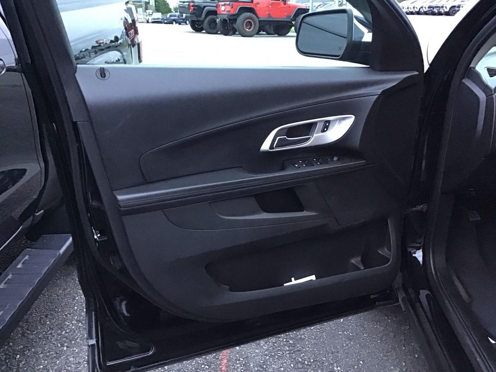 Used 2017 Chevrolet Equinox LT w/ Convenience Package FWD image 11