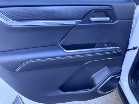 Used 2024 GMC Acadia Elevation image 14