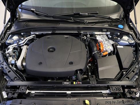 Used 2023 Volvo S60 T8 Plus image 36