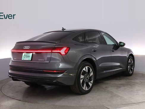 Used 2022 Audi e-tron Premium w/ Convenience Plus Package image 3