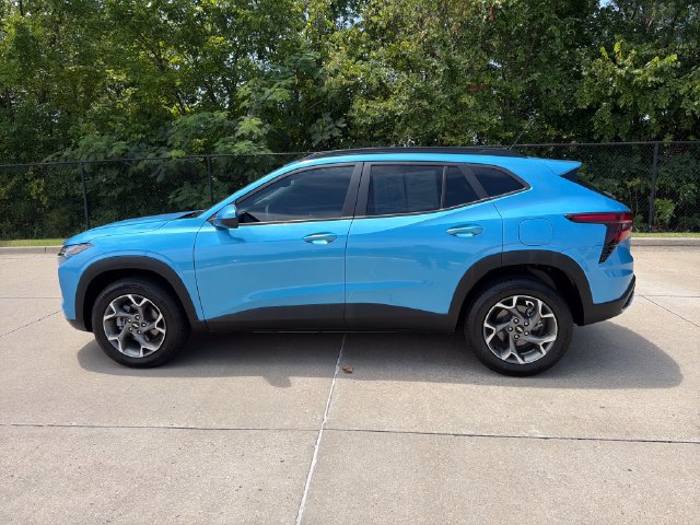 Used 2025 Chevrolet Trax LT FWD image 4