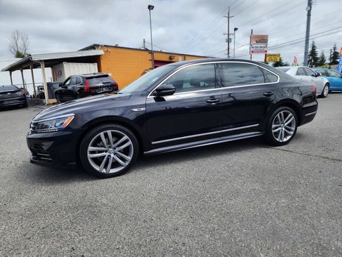 Used 2017 Volkswagen Passat 1.8T R-Line w/ R-Line Lighting Package FWD image 11
