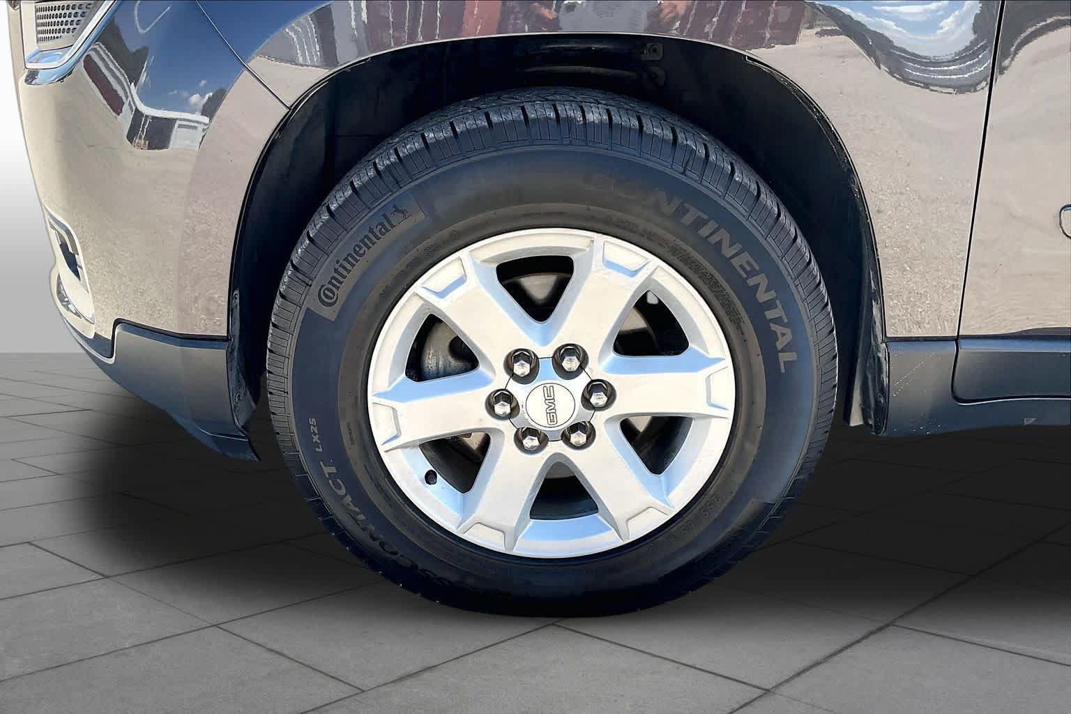 Used 2016 GMC Acadia SLE FWD image 11