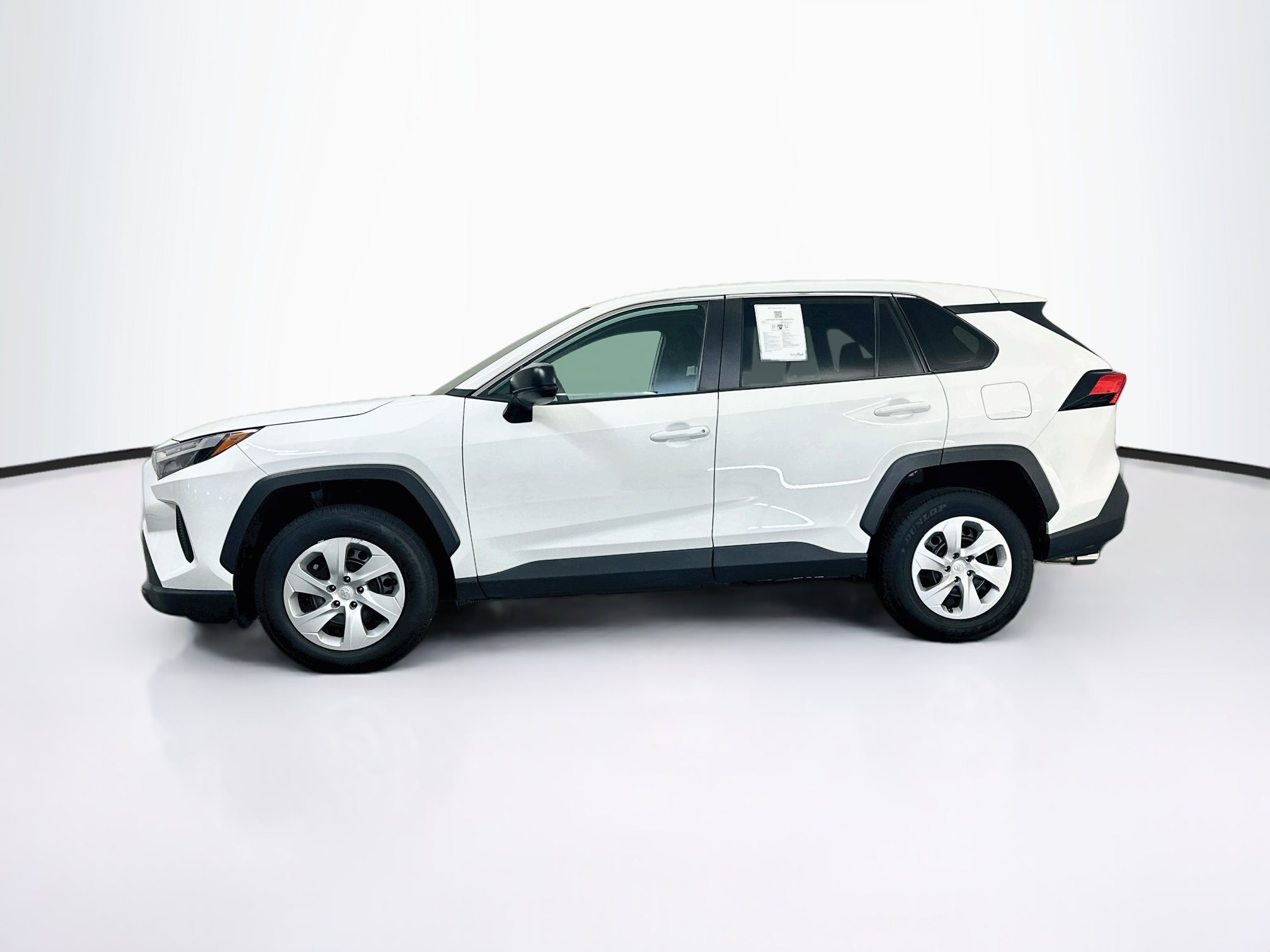 Used 2025 Toyota RAV4 LE AWD/4WD image 4