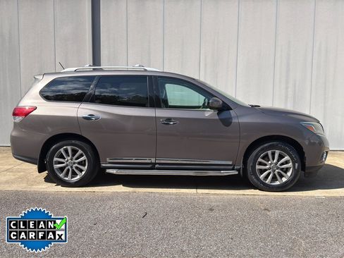 Used 2014 Nissan Pathfinder SL w/ SL Premium Package FWD image 2