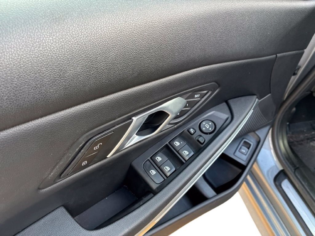 Used 2025 BMW 330i Sedan RWD image 19