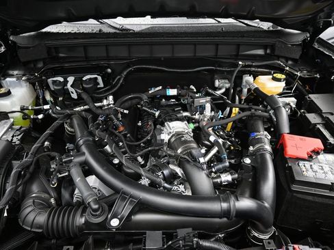 New 2025 Ford Bronco Badlands image 12