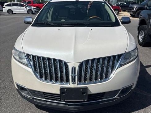 Used 2013 Lincoln MKX FWD image 4