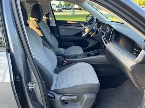 Certified 2025 Volkswagen Tiguan S FWD image 27