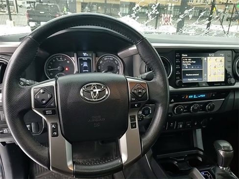 Used 2021 Toyota Tacoma Limited image 22