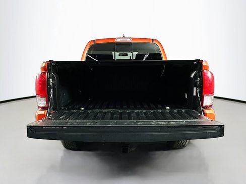 Used 2017 Toyota Tacoma TRD Off-Road image 27