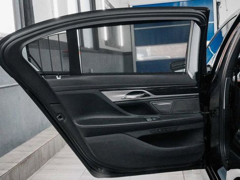 Used 2022 BMW 750i xDrive w/ Executive Package image 14