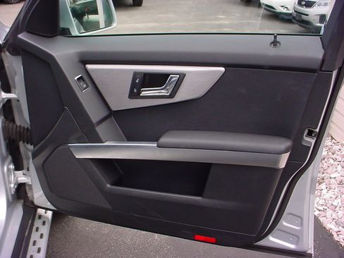 Used 2010 Mercedes-Benz GLK 350 4MATIC image 25