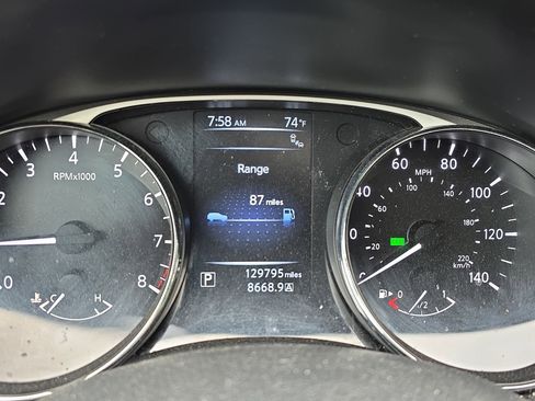 Used 2016 Nissan Rogue SV w/ SV Premium Package AWD/4WD image 7