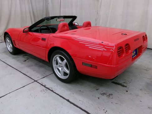 Used 1995 Chevrolet Corvette Convertible RWD image 8