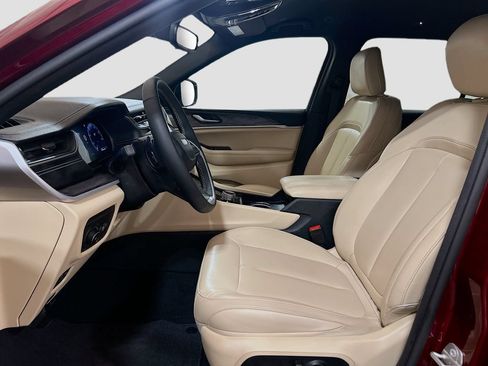 Used 2024 Jeep Grand Cherokee L Limited AWD/4WD image 19