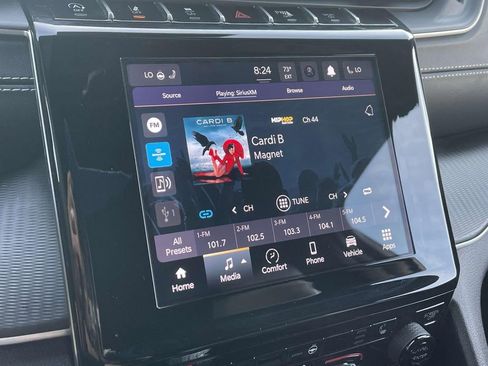 Used 2023 Jeep Grand Cherokee L Laredo image 25